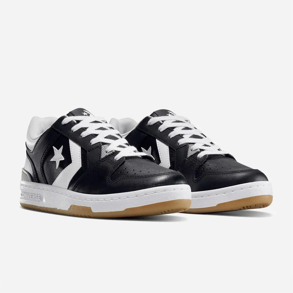 Paire de chaussures de skate Converse Cons CL98 OX en cuir noir et blanc avec semelle gomme.