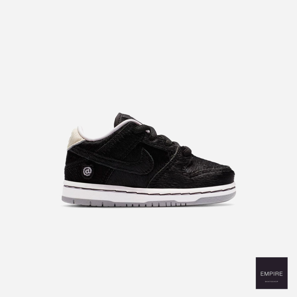 NIKE SB x MEDICOM TOY DUNK LOW PRO QS (TD) "BEARBRICK" - Black - White