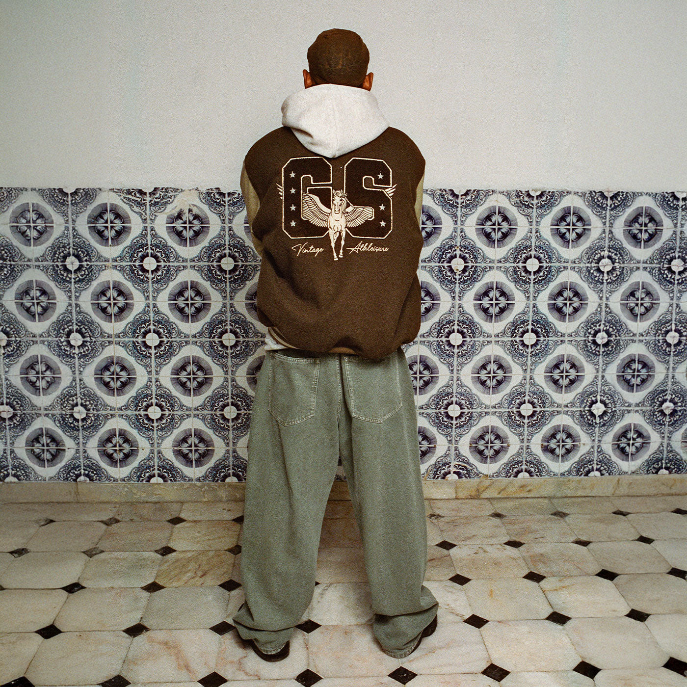 Goodies Sportive - Praliné Pegasus Varsity - Brown / Butter