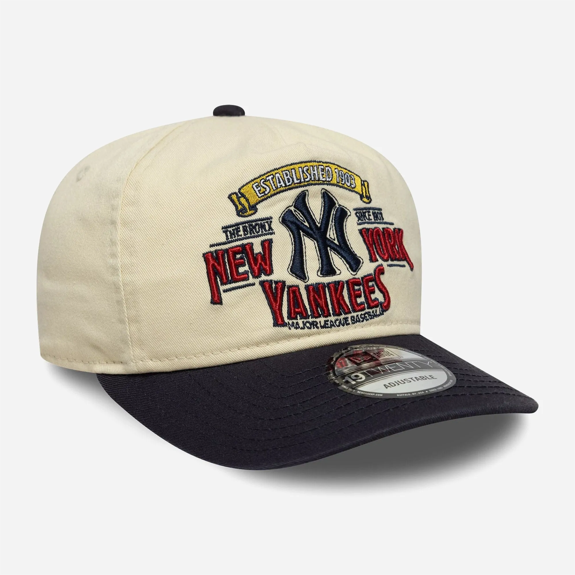 New Era 19TWENTY souvenir-style Yankees cap in cream and navy blue.