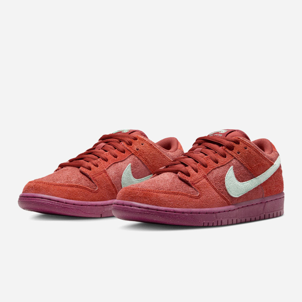 NIKE SB - DUNK LOW PRO PRM - Mystic Red - Emerald Rise - Rugged Orange