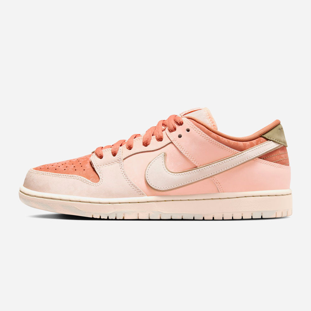NIKE SB - DUNK LOW PRO PRM  -  Amber Brown Guava Ice Crimson Tint Hemp