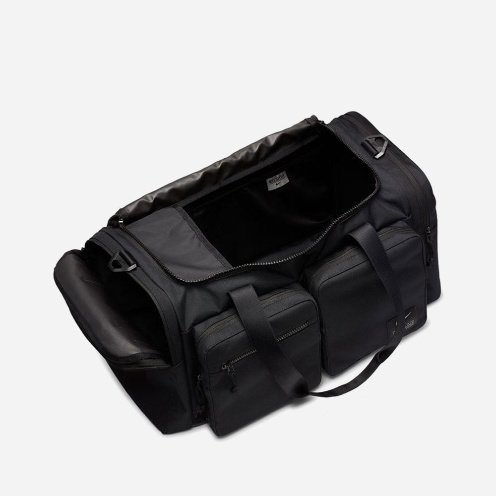 NIKE  - UTILITY M POWER DUFFLE - Black Black Enigma Stone