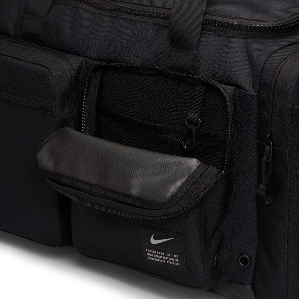 NIKE  - UTILITY M POWER DUFFLE - Black Black Enigma Stone
