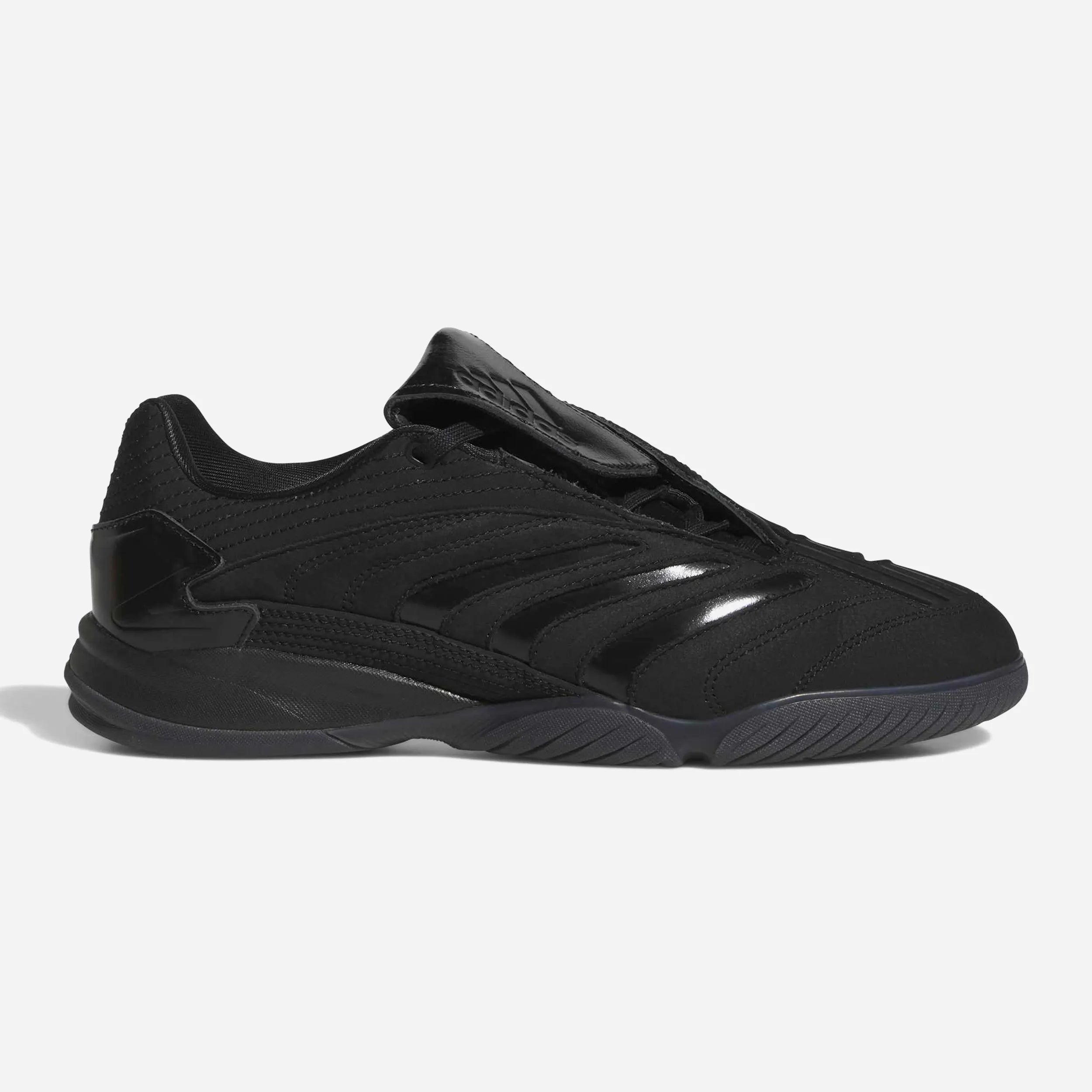 Adidas x Metalwood Predator Sala Core Black, empeigne cuir et bandes Predator, vue profil
