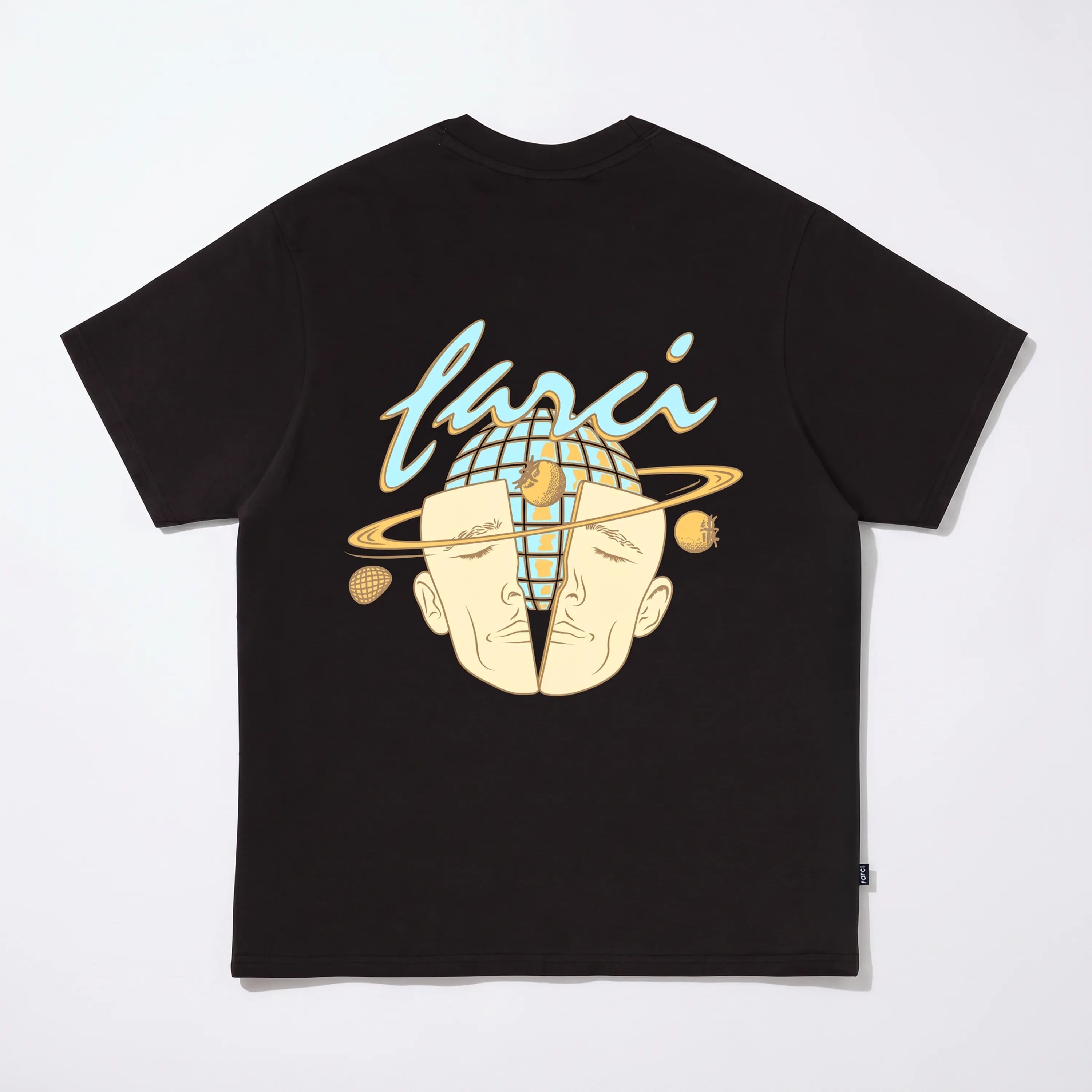 Dos du t-shirt Farci Studio Half Black avec visuel graphique de globe et visage scindé.