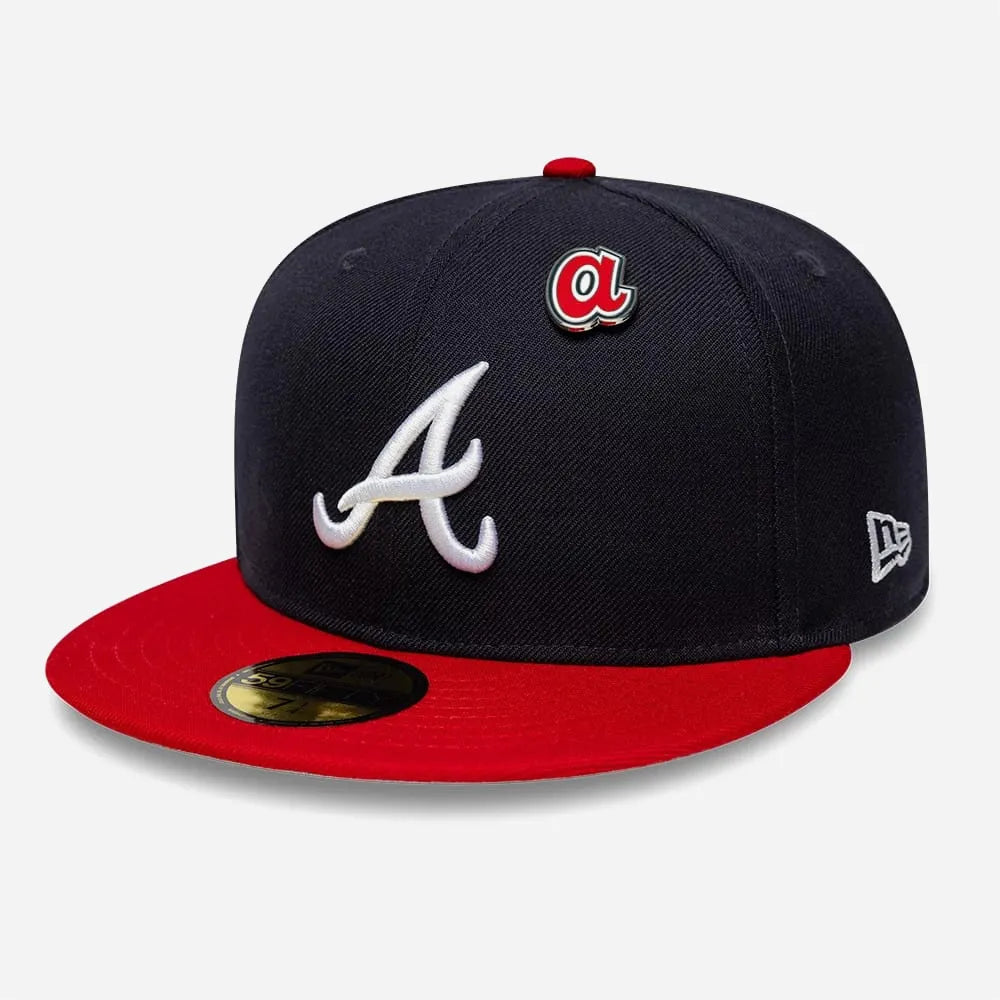 Casquette fitted New Era 59FIFTY Atlanta Braves bleu marine vue de face avec logo A brodé