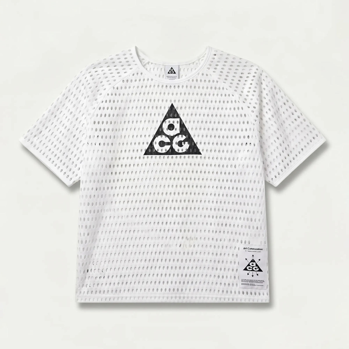 T-shirt technique blanc Nike ACG Radical AirFlow vue de face avec maille ajourée.