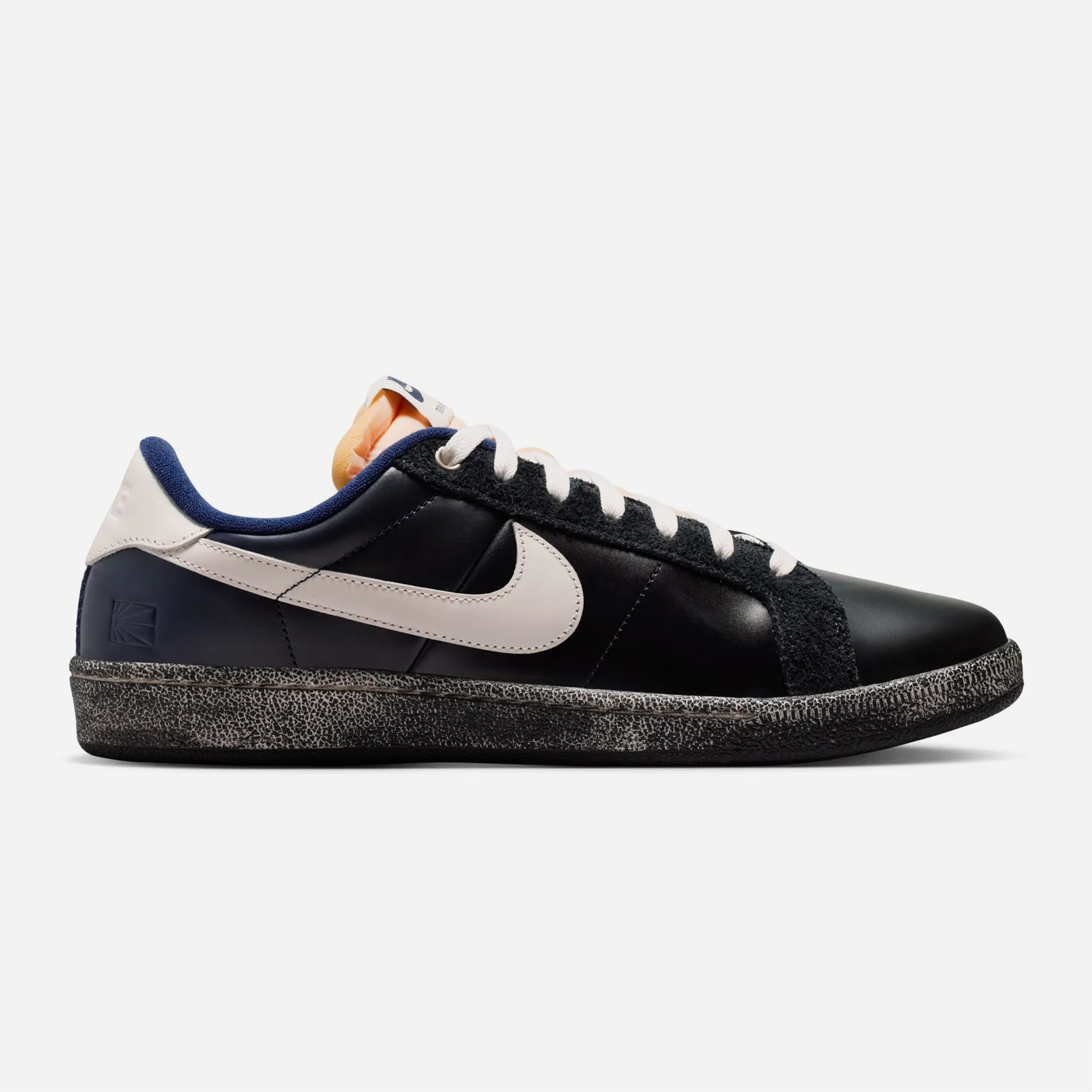 Sneakers premium Nike SB Zoom Tennis Classic x Rassvet Blue Void avec semelle noire usée.