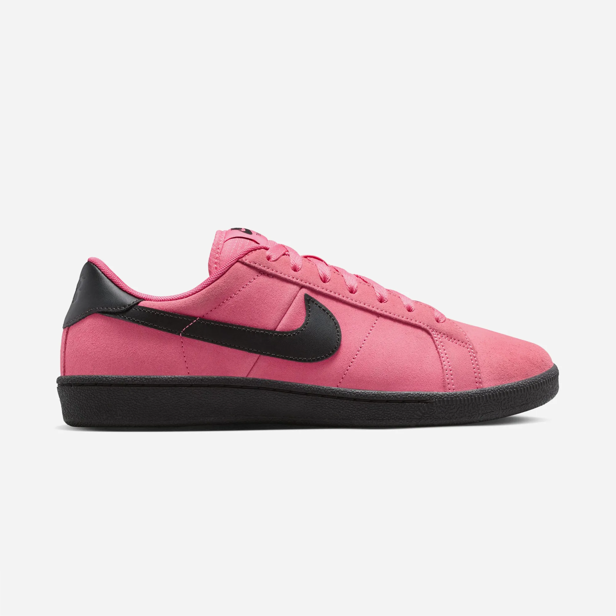 Nike SB Zoom Tennis Classic Hyper Pink Black, empeigne daim rose et semelle chevron noire, vue profil