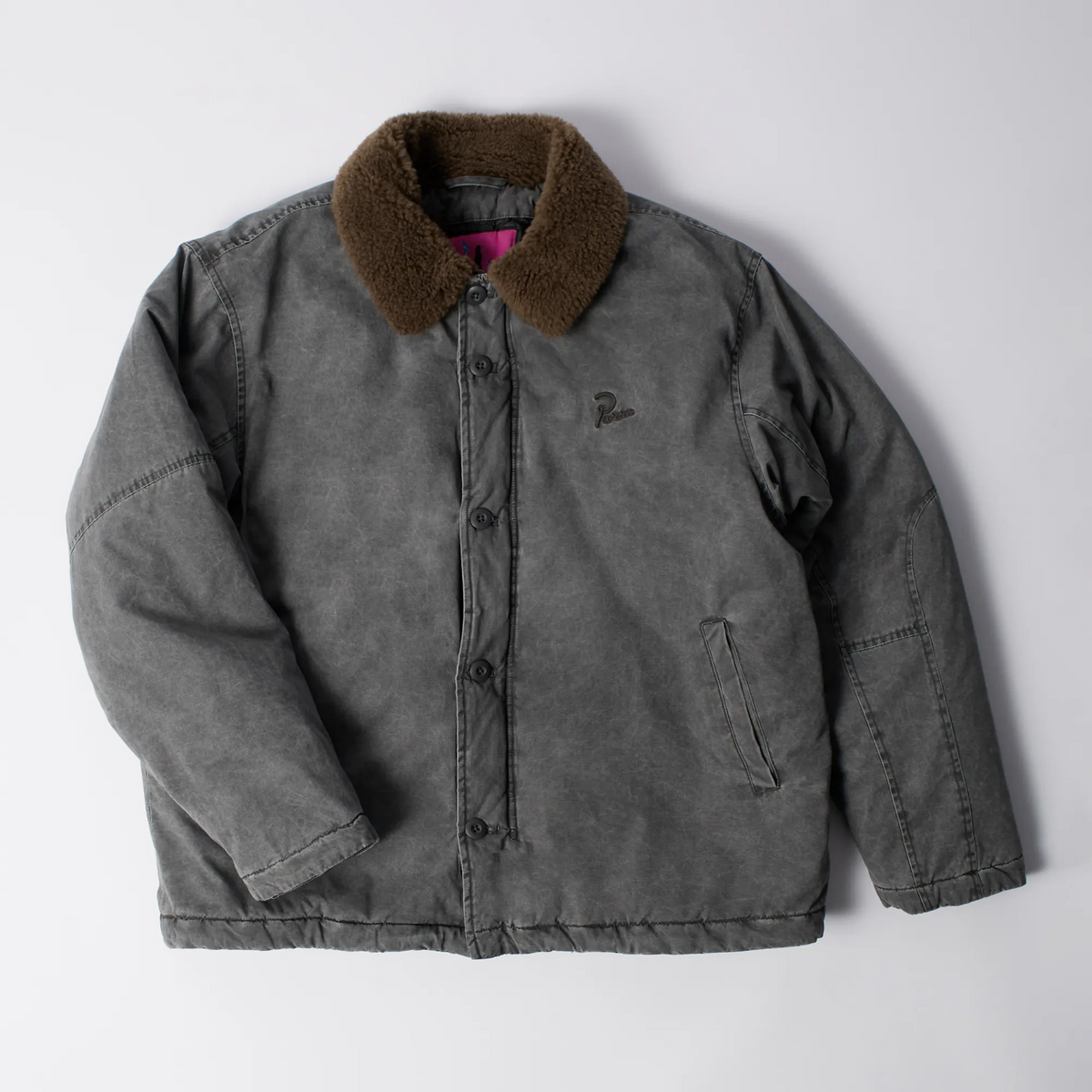Veste matelassée noire homme By Parra Darwin Takes Flight Jacket avec col en fausse fourrure vue de face.