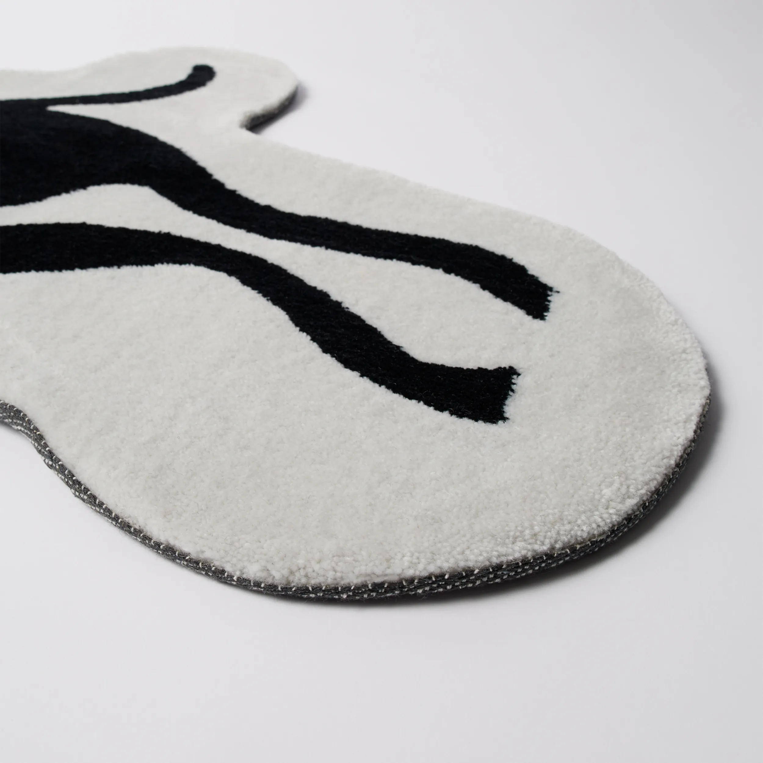Parra High Heel Gloves Tufted Rug