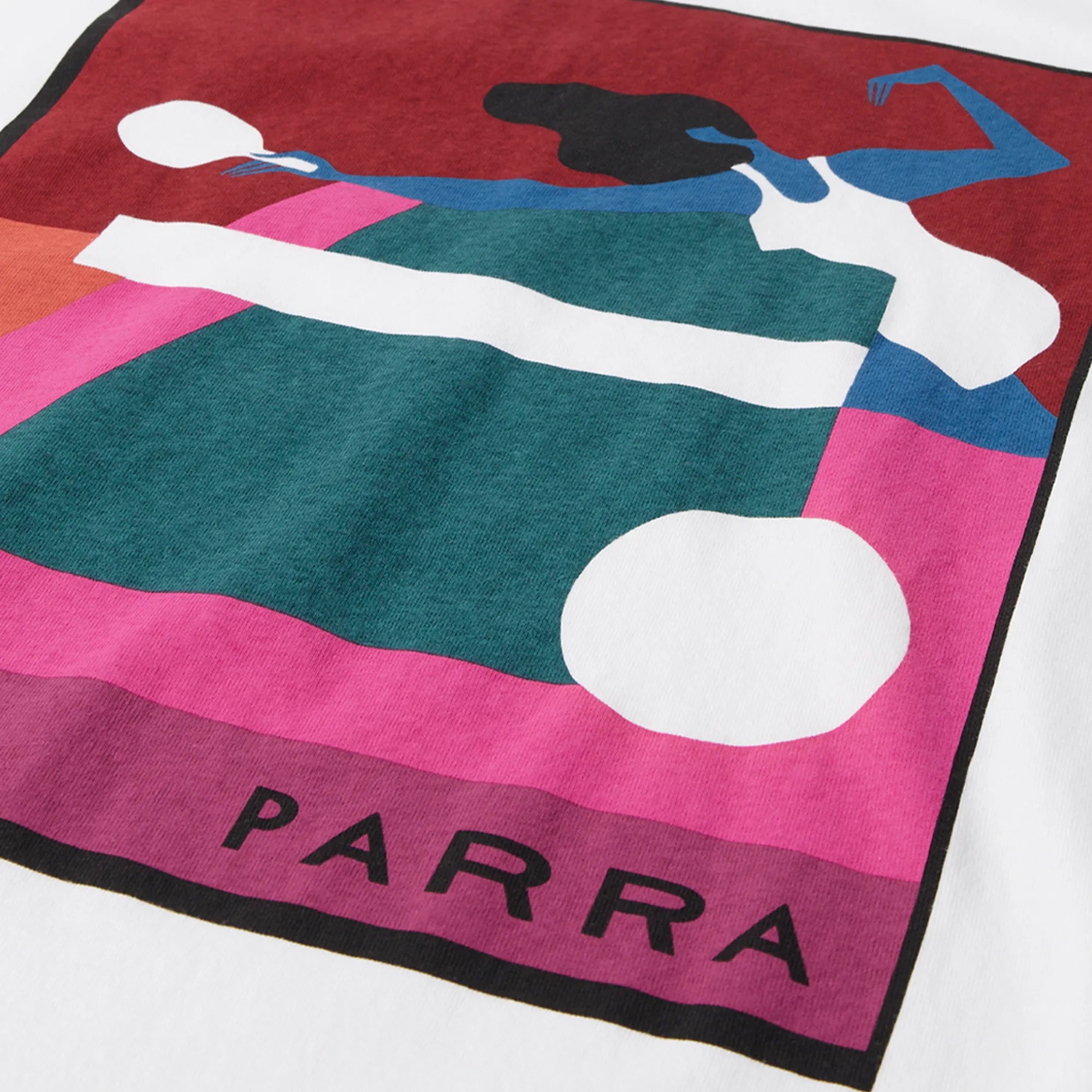 Détail de la sérigraphie à base d'eau et coupe boxy du t-shirt Parra Ping ponged