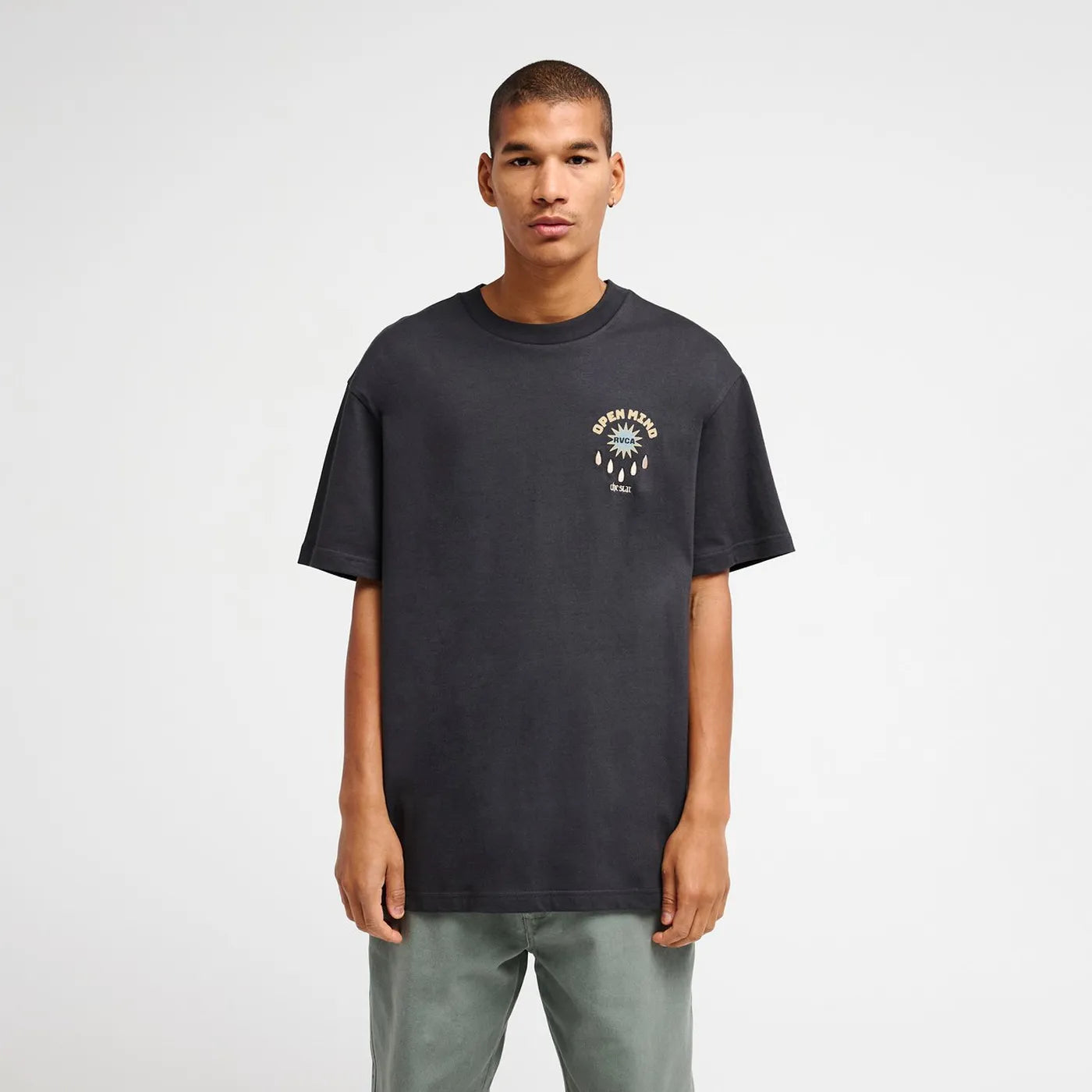 T-shirt noir délavé homme RVCA The Stars avec logo brodé sur la poitrine vue de face