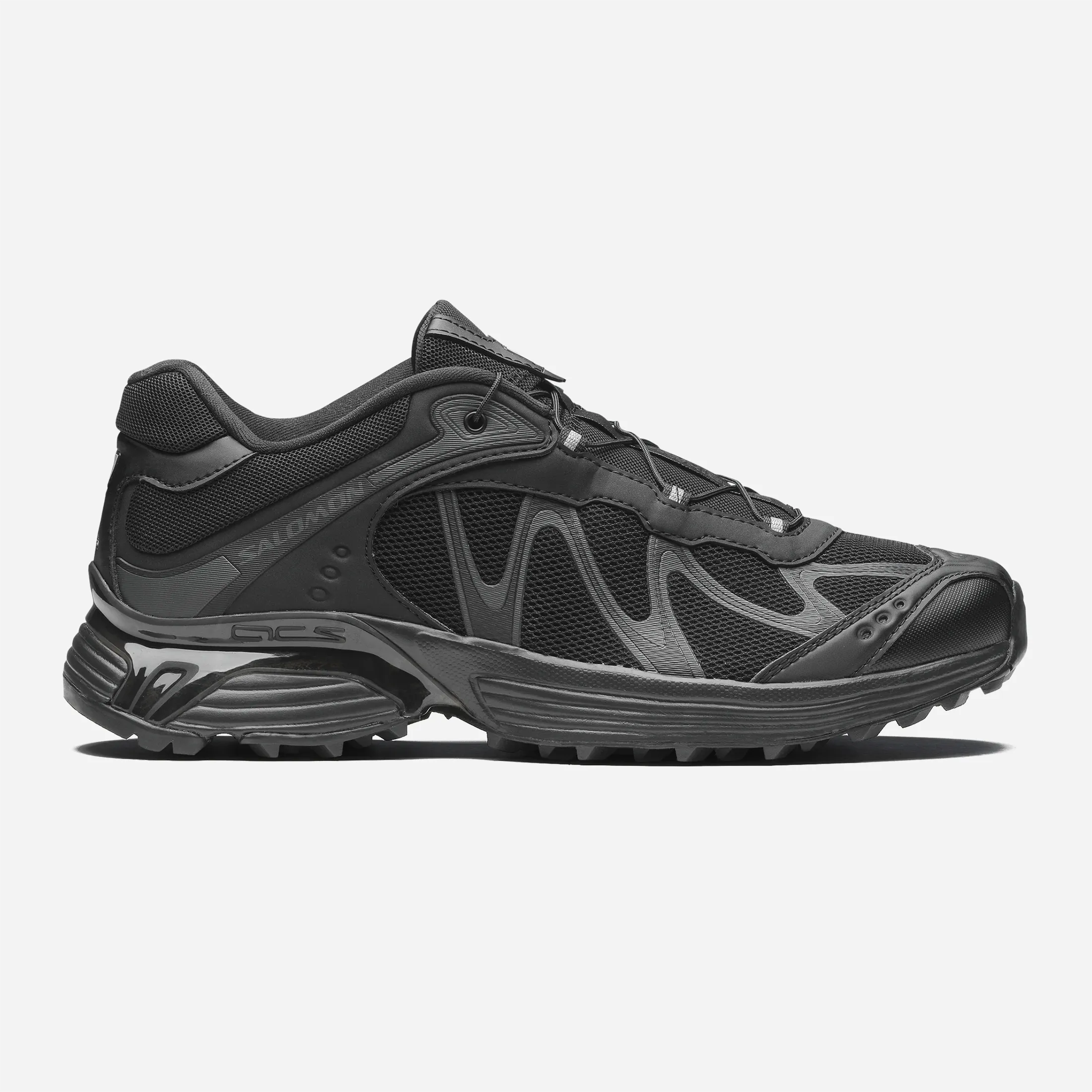 Sneakers premium Salomon XT-Whisper Black Asphalt vue de profil avec détails SensiFit brillants et semelle crantée.