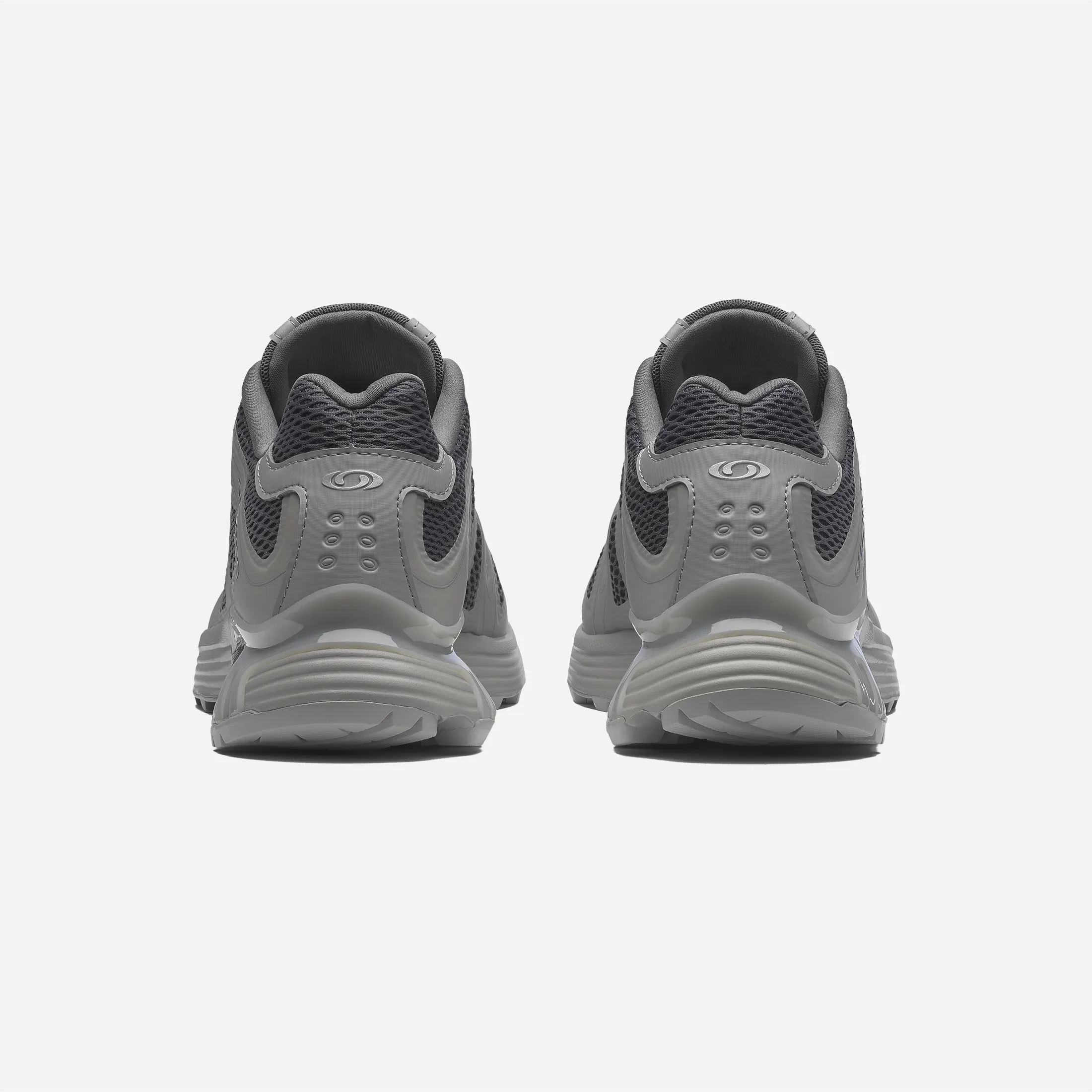 Back of the Salomon XT-Whisper shoe with grey heel reinforcement.