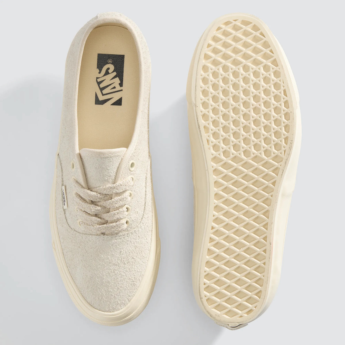 Vans LX Authentic 44 Hairy Suede Creme Brulee vue de dessus et de dessous, première au logo Vans noir et semelle Waffle crème