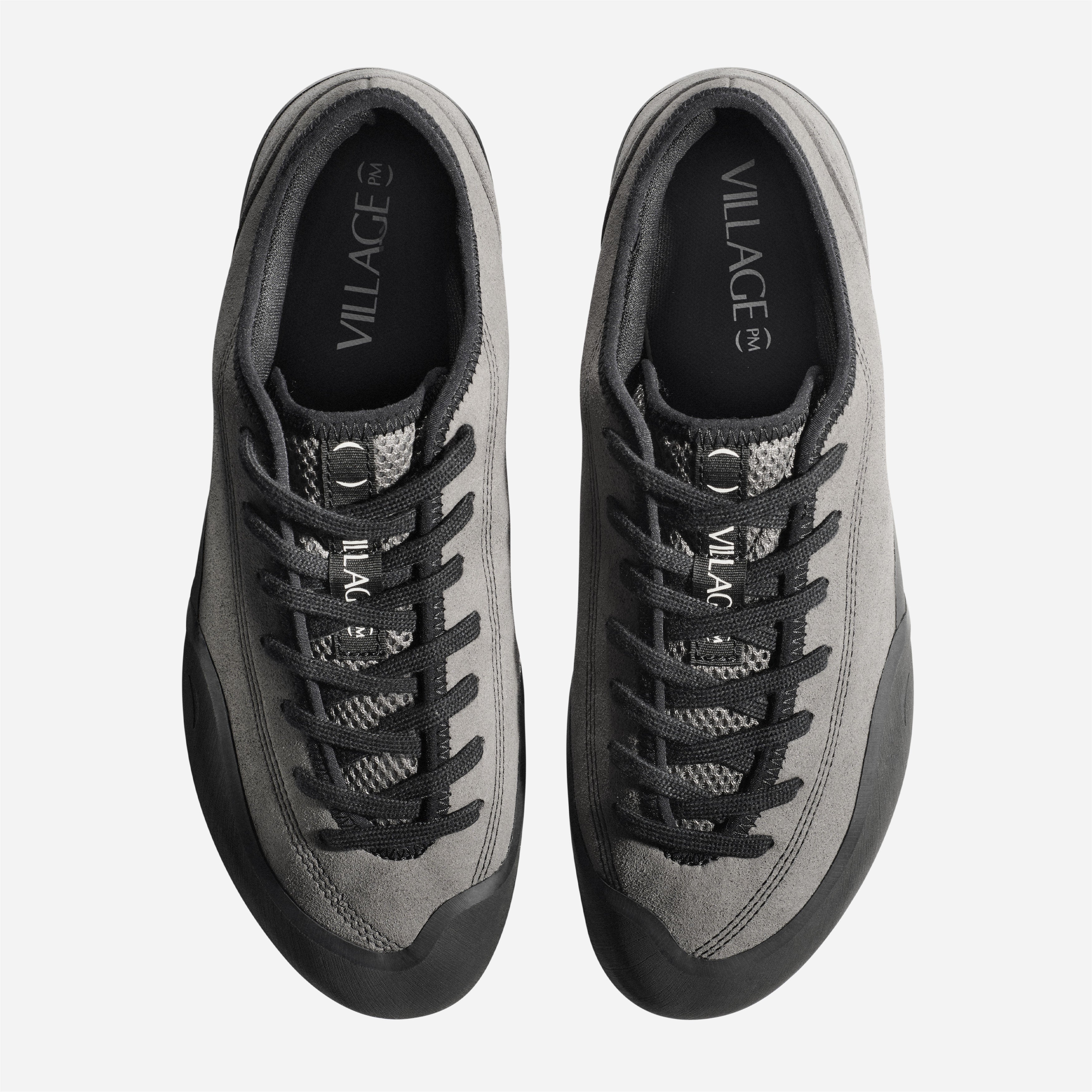 Vue du dessus Village PM 1.30 PM montrant le laçage asymétrique style chausson escalade.