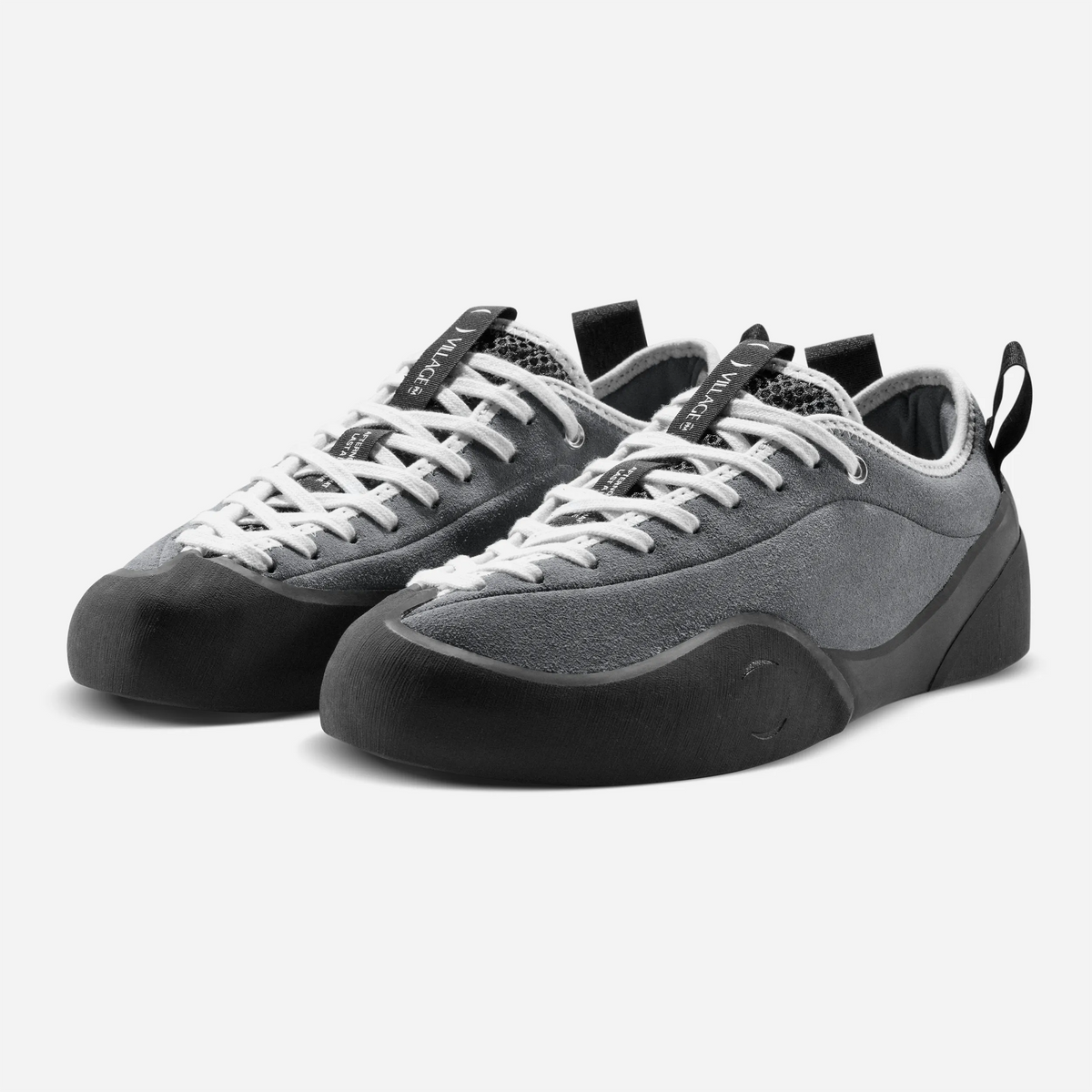 Village PM 1 PM Leather Suede Grey Natural Black, sneaker skate basse en daim et cuir gris avec rand caoutchouc noir