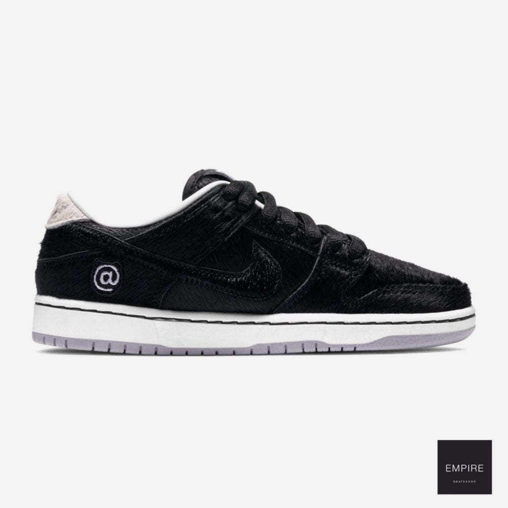 NIKE SB x MEDICOM TOY DUNK LOW PRO QS (PS) "BEARBRICK" - Black - White