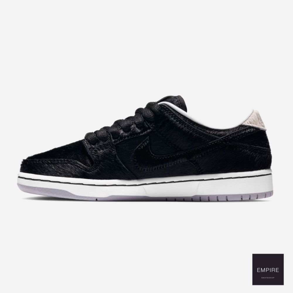 NIKE SB x MEDICOM TOY DUNK LOW PRO QS (PS) "BEARBRICK" - Black - White