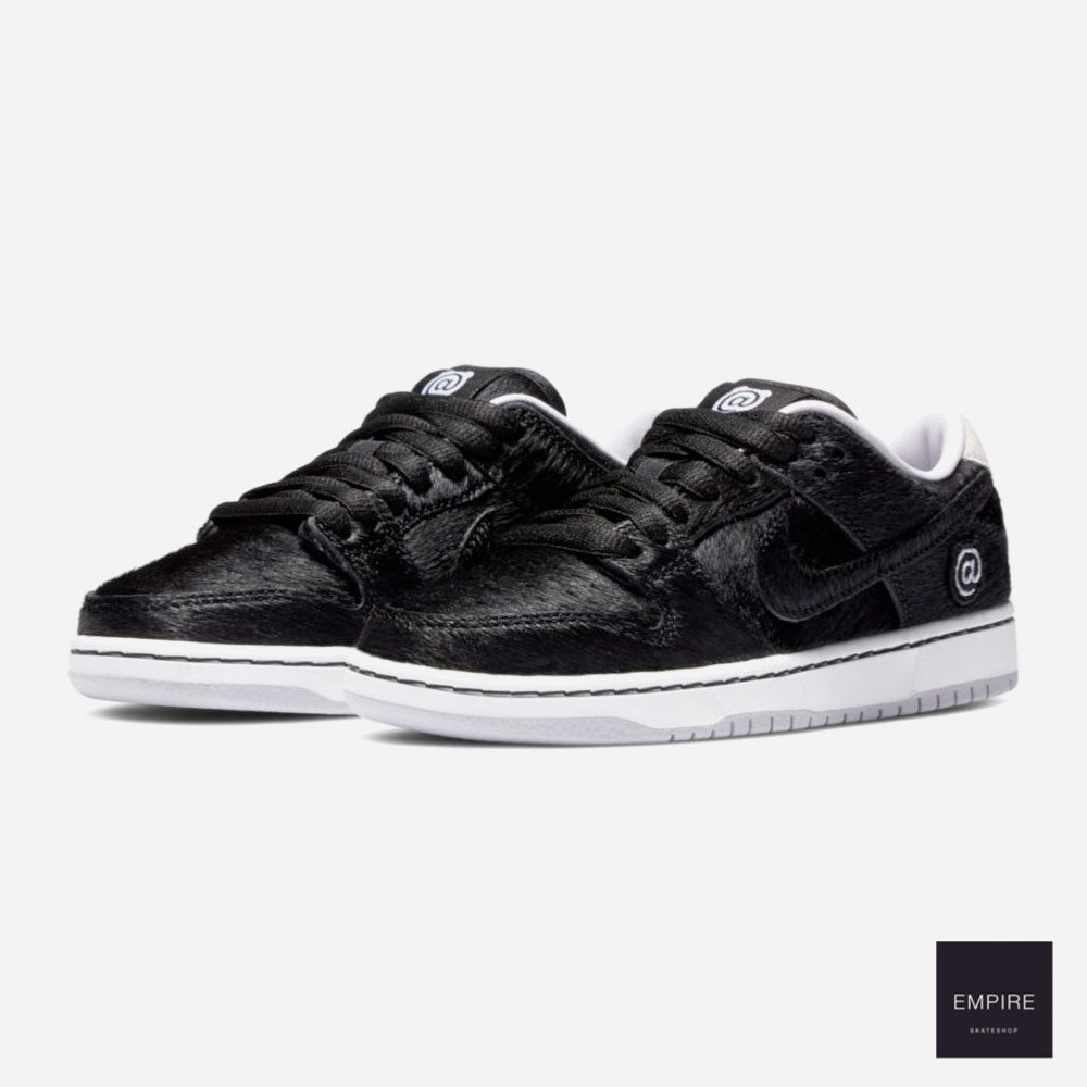 NIKE SB x MEDICOM TOY DUNK LOW PRO QS (PS) "BEARBRICK" - Black - White