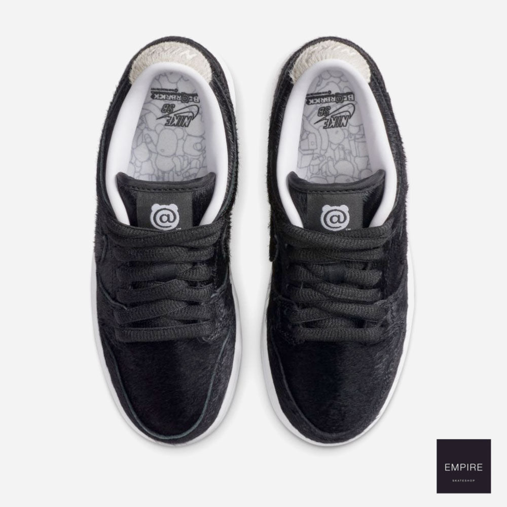 NIKE SB x MEDICOM TOY DUNK LOW PRO QS (PS) "BEARBRICK" - Black - White