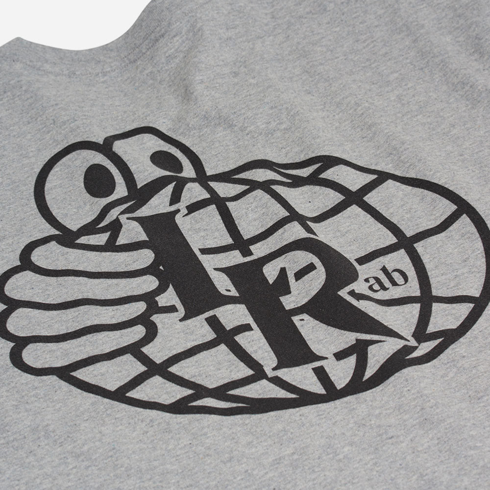 LAST RESORT AB - ATLAS MONOGRAM TEE - Grey Melange - Black