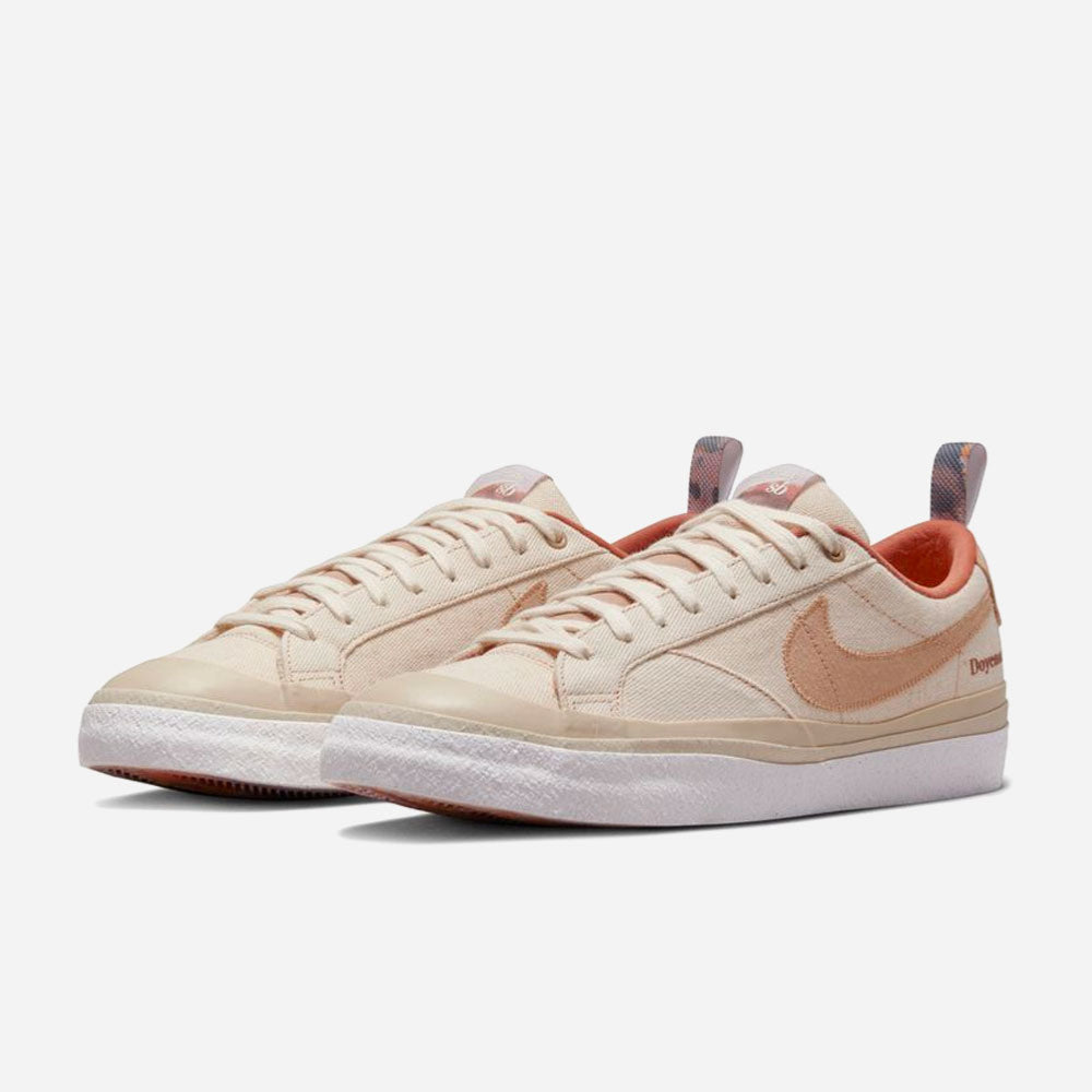 NIKE SB - ZOOM BLAZER LOW PRO QS X DOYENNE - COCONUT MILK RATTA LIMESTONE RATTAN
