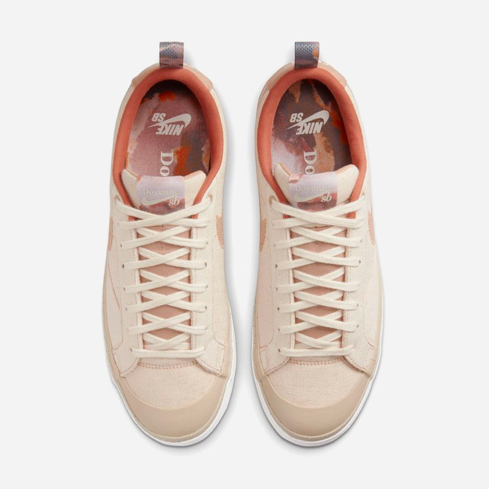 NIKE SB - ZOOM BLAZER LOW PRO QS X DOYENNE - COCONUT MILK RATTA LIMESTONE RATTAN
