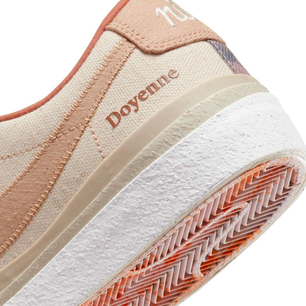 NIKE SB - ZOOM BLAZER LOW PRO QS X DOYENNE - COCONUT MILK RATTA LIMESTONE RATTAN